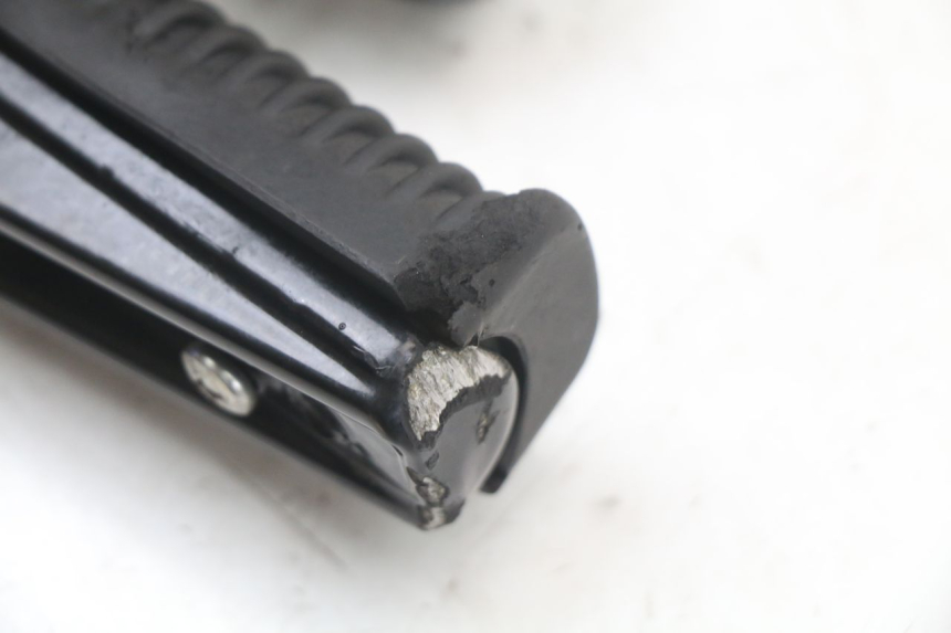 photo de PLATINE CALE PIED AVANT DROIT ARCHIVE CAFE RACER 4T 50 (2019 - 2024) - Vue d’ensemble