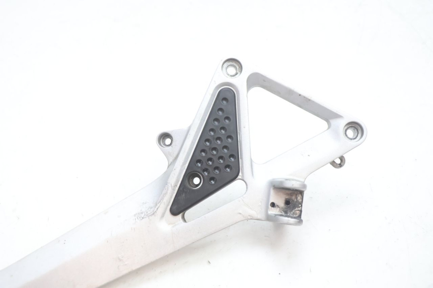 photo de PLATINE CALE PIED AVANT DROIT HONDA CB F HORNET 600 (2005 - 2006) - Zoom état d’usage
