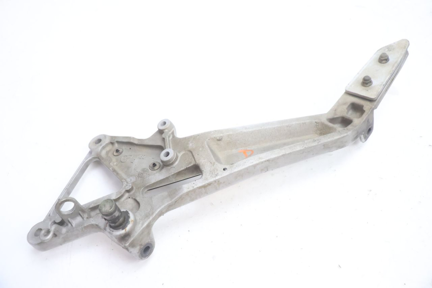photo de PLATINE CALE PIED AVANT DROIT HONDA CB F HORNET 600 (2005 - 2006) - Gros plan technique