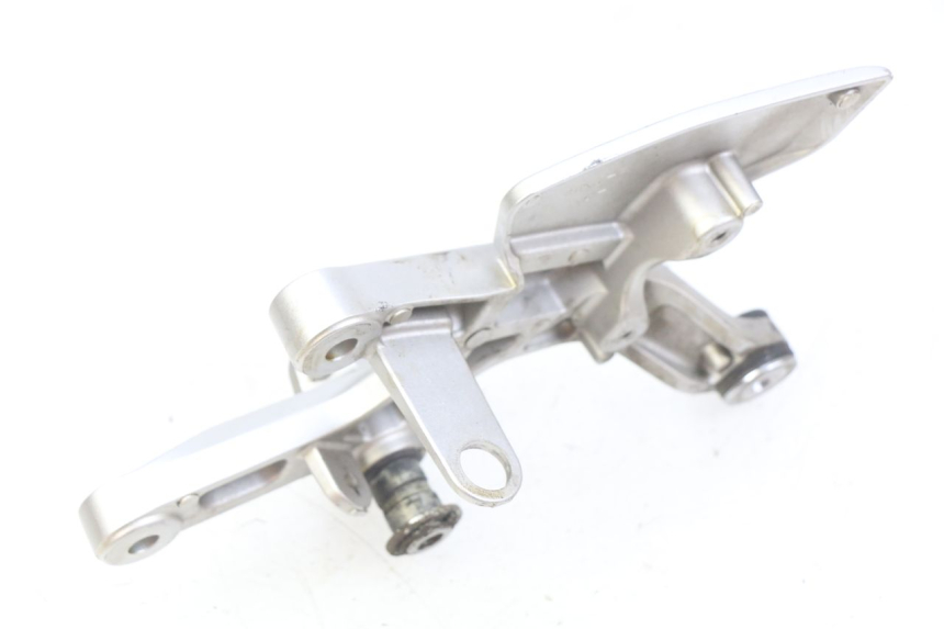 photo de PLATINE CALE PIED AVANT DROIT HONDA CB R 1000 (2018 - 2023) - Autre angle de vue