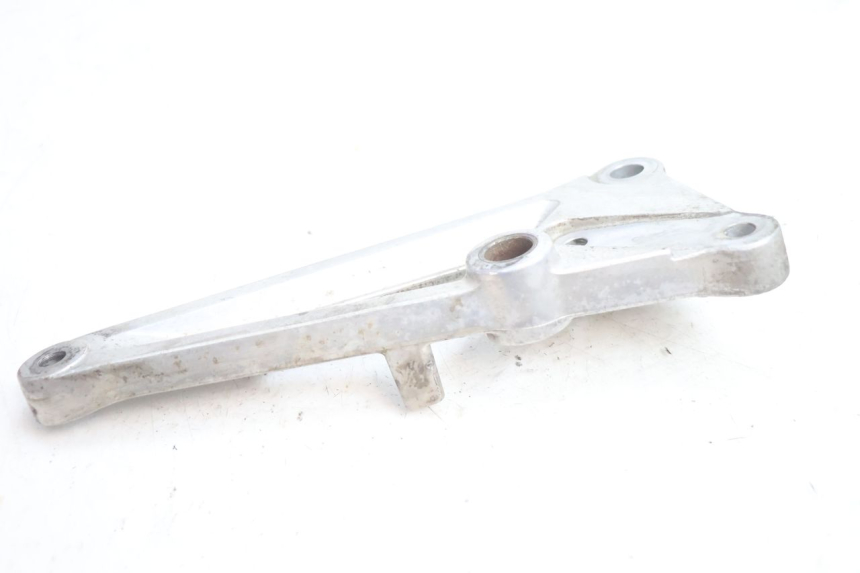 photo de PLATINE CALE PIED AVANT DROIT HONDA CB TWO FIFTY 250 (1991 - 2002) - Autre angle de vue