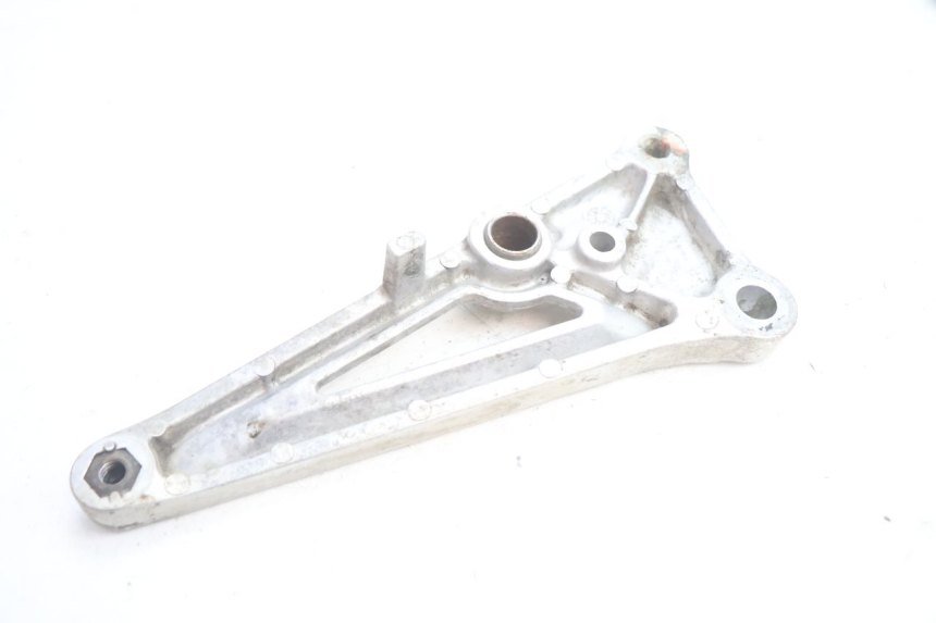 photo de PLATINE CALE PIED AVANT DROIT HONDA CB TWO FIFTY 250 (1991 - 2002) - Vue d’ensemble