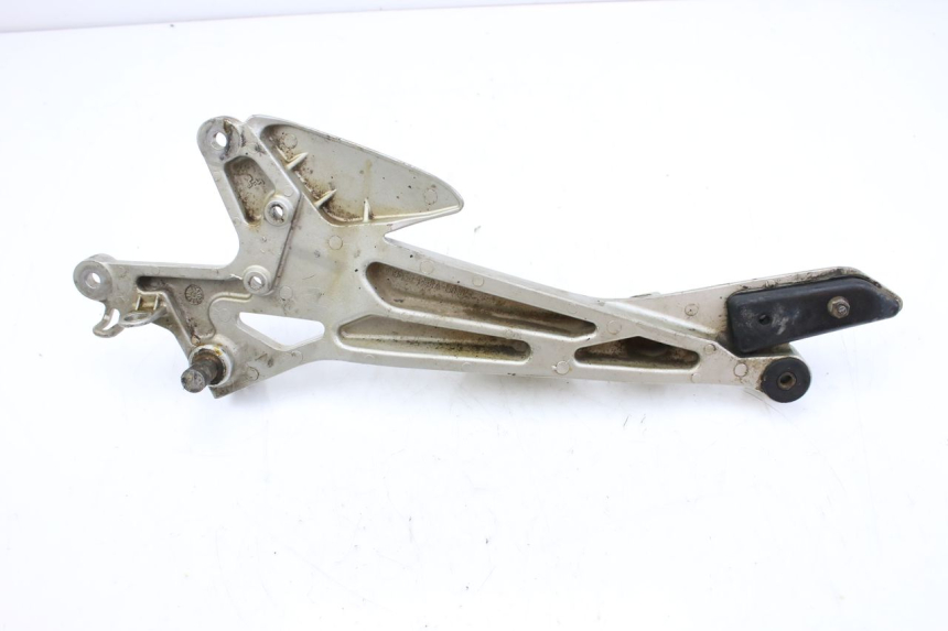 photo de PLATINE CALE PIED AVANT DROIT HONDA CBF 500 (2004 - 2007) - Vue d’ensemble