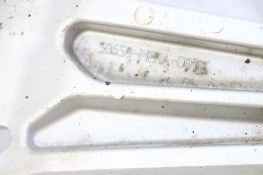 photo de PLATINE CALE PIED AVANT DROIT HONDA CBF 500 (2004 - 2007) - Détail de la pièce