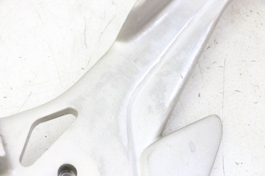 photo de PLATINE CALE PIED AVANT DROIT HONDA CBF 500 (2004 - 2007) - Vue produit