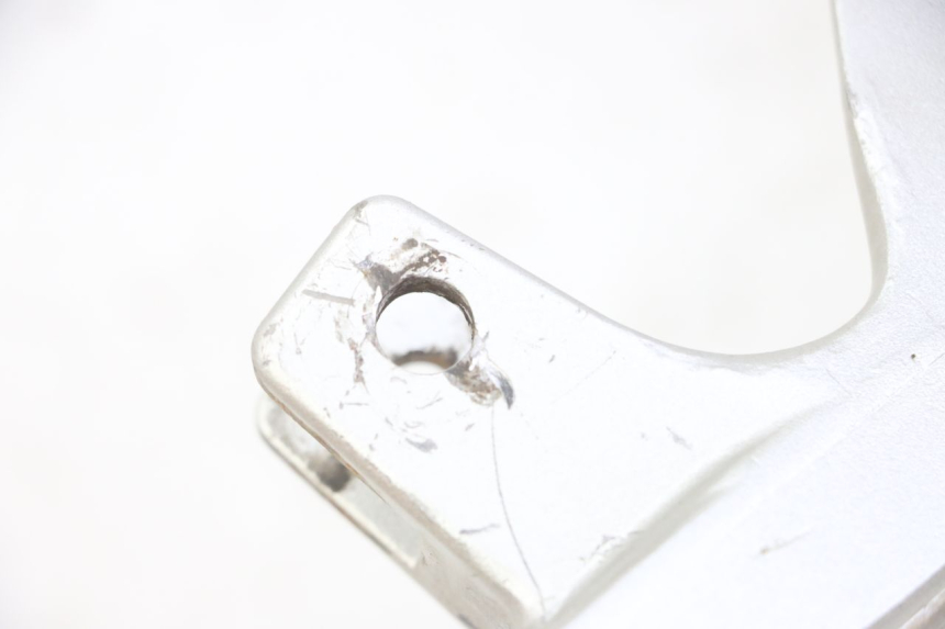 photo de PLATINE CALE PIED AVANT DROIT HONDA CBF 500 (2004 - 2007) - Vue d’ensemble