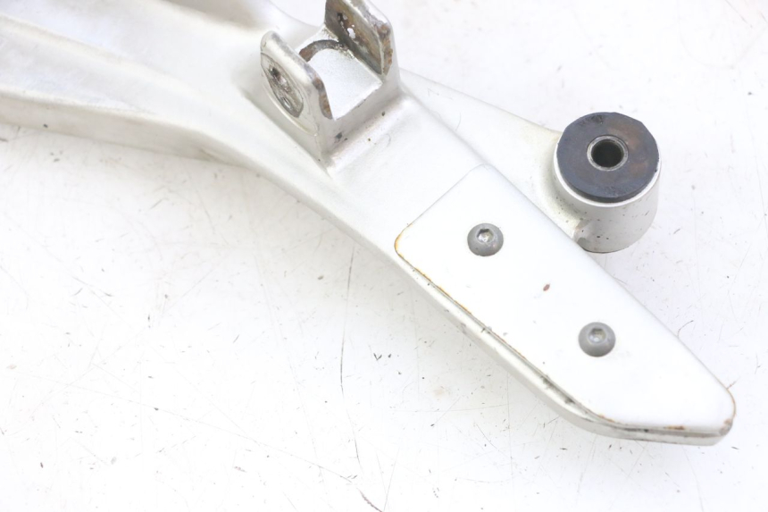 photo de PLATINE CALE PIED AVANT DROIT HONDA CBF 500 (2004 - 2007) - Pièce contrôlée