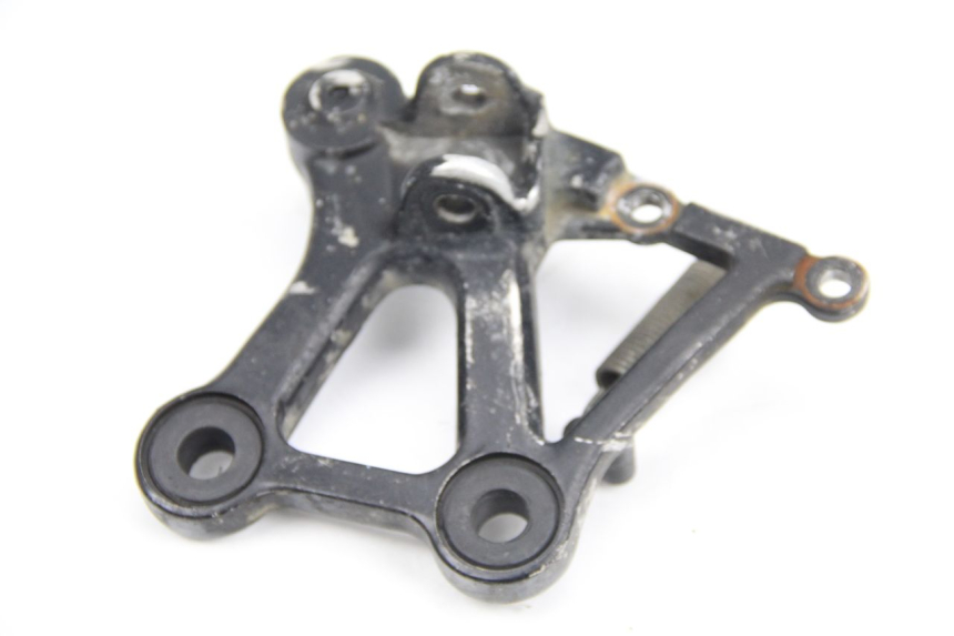 photo de PLATINE CALE PIED AVANT DROIT HONDA CBR F SC21 1000 (1986 - 1992) - Détail de la pièce
