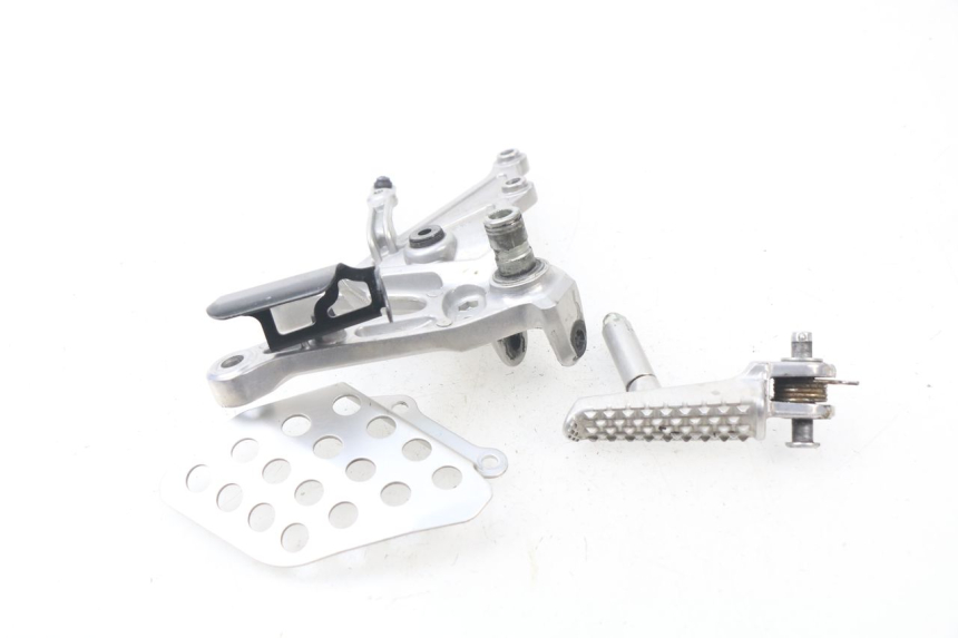 photo de PLATINE CALE PIED AVANT DROIT HONDA CBR RR FIREBLADE 1000 (2006 - 2007) - Détail de la pièce