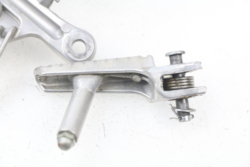 photo de PLATINE CALE PIED AVANT DROIT HONDA CBR RR FIREBLADE 1000 (2006 - 2007) - Zoom état d’usage