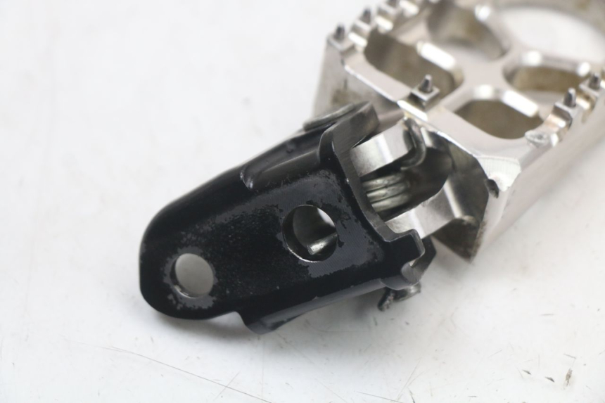 photo de PLATINE CALE PIED AVANT DROIT HONDA CRF R 250 (2020 - 2021) - Vue d’ensemble