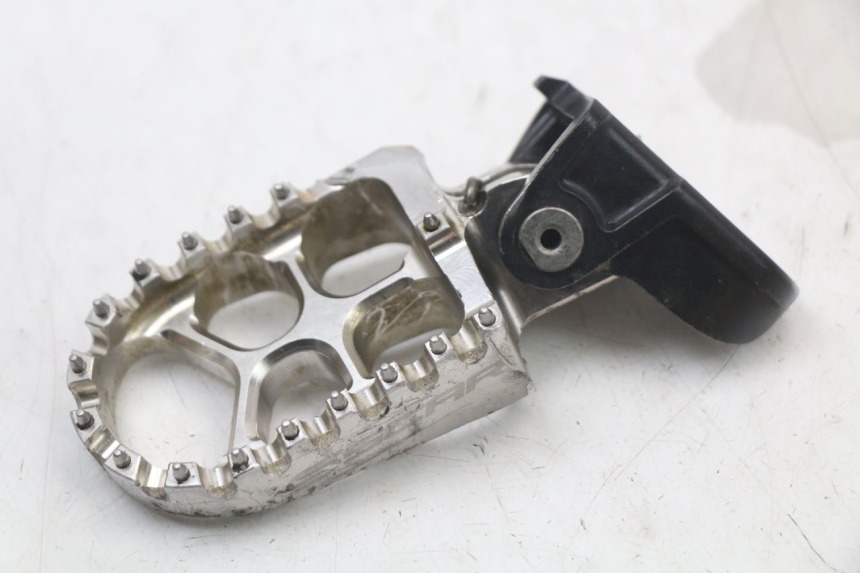 photo de PLATINE CALE PIED AVANT DROIT HONDA CRF R 250 (2020 - 2021) - Points de fixation