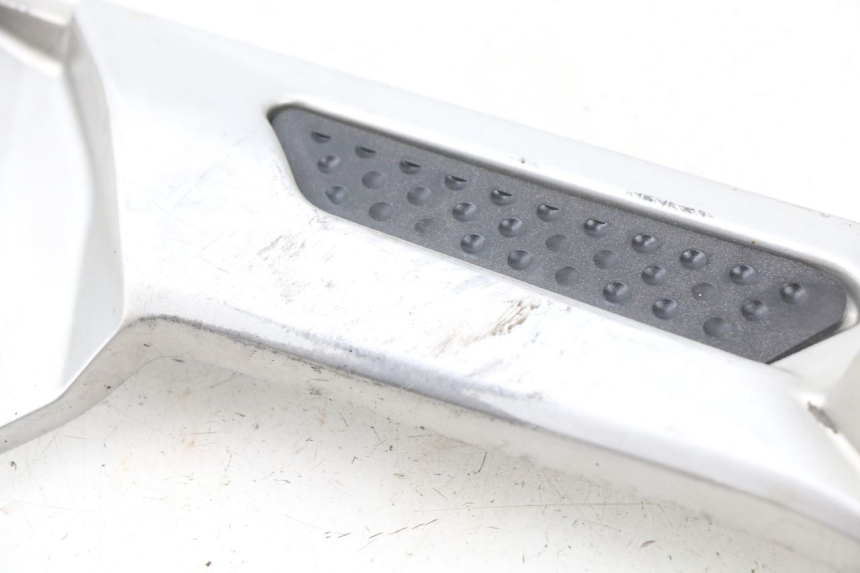 photo de PLATINE CALE PIED AVANT DROIT YAMAHA FJR ABS 1300 (2006 - 2012) - Gros plan technique
