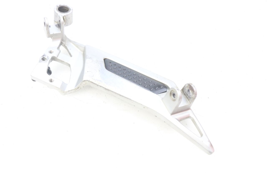 photo de PLATINE CALE PIED AVANT DROIT YAMAHA FJR ABS 1300 (2006 - 2012) - Gros plan technique