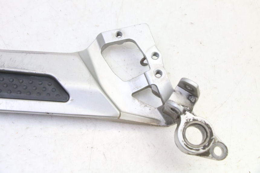 photo de PLATINE CALE PIED AVANT DROIT YAMAHA FJR ABS 1300 (2006 - 2012) - Zoom état d’usage