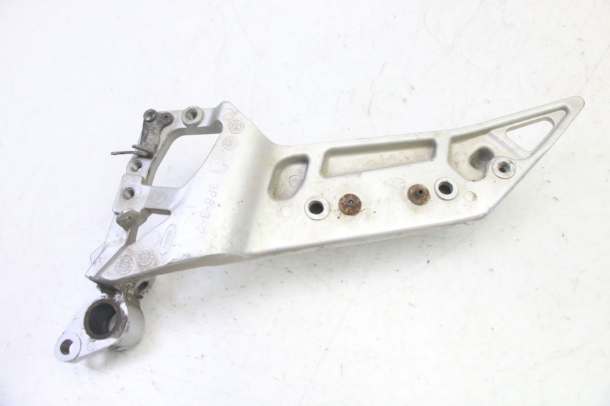 photo de PLATINE CALE PIED AVANT DROIT YAMAHA FJR ABS 1300 (2006 - 2012) - Vue d’ensemble