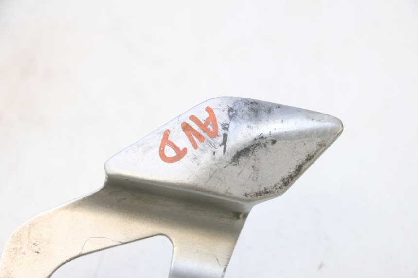 photo de PLATINE CALE PIED AVANT DROIT YAMAHA FJR 1300 (2001 - 2005) - Autre angle de vue