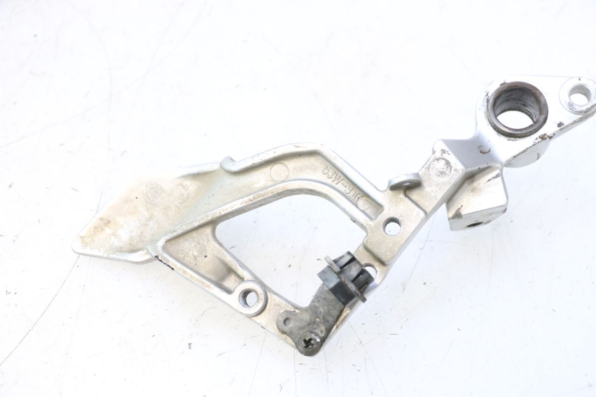 photo de PLATINE CALE PIED AVANT DROIT YAMAHA FJR 1300 (2001 - 2005) - Vue d’ensemble