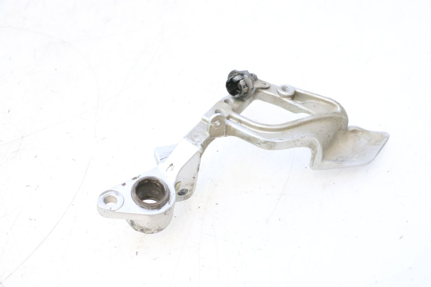 photo de PLATINE CALE PIED AVANT DROIT YAMAHA FJR 1300 (2001 - 2005) - Points de fixation