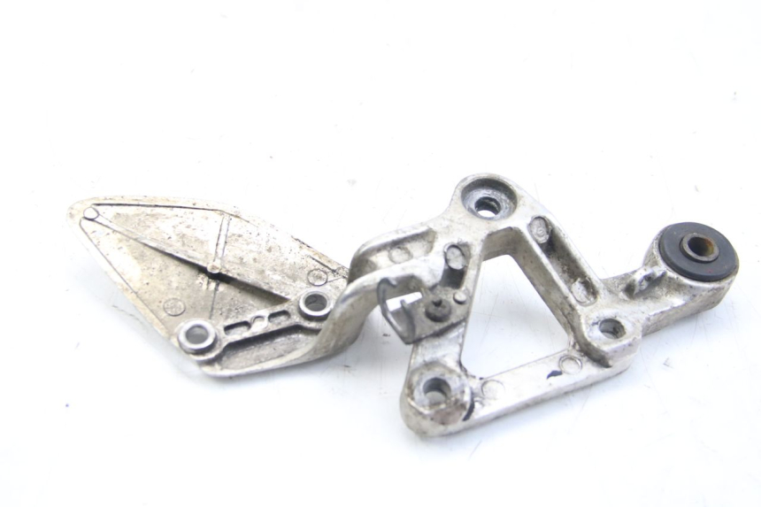 photo de PLATINE CALE PIED AVANT DROIT YAMAHA FZS FAZER 600 (2001 - 2003) - Détail de la pièce