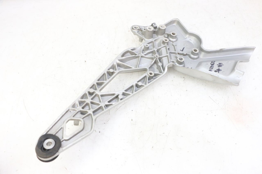 photo de PLATINE CALE PIED AVANT DROIT BMW G310 R 310 (2016 - 2020) - Zoom état d’usage