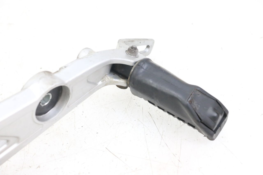 photo de PLATINE CALE PIED AVANT DROIT HYOSUNG GF 125 (2001 - 2005) - Zoom état d’usage