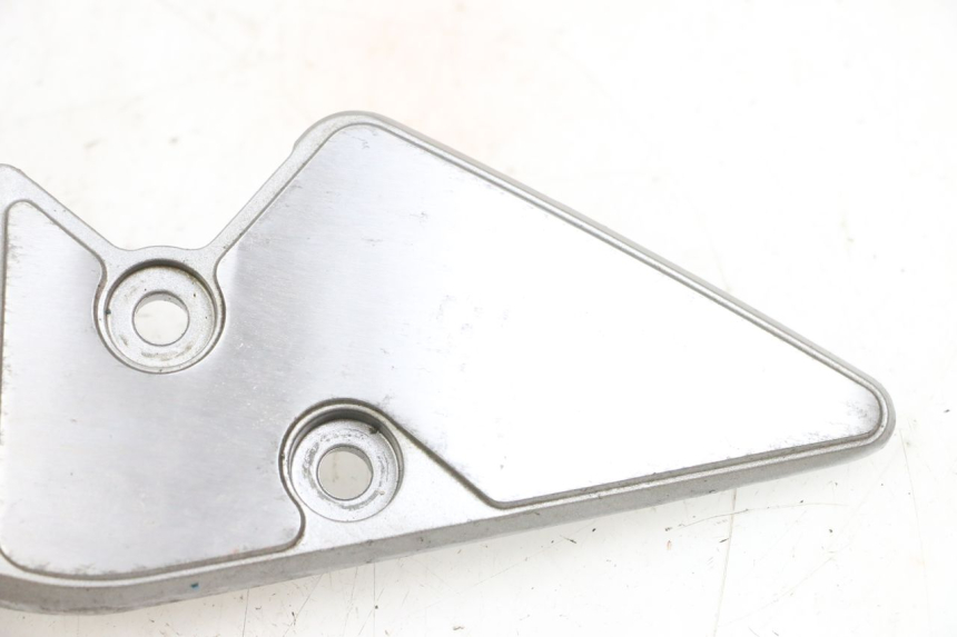 photo de PLATINE CALE PIED AVANT DROIT SUZUKI GSF N BANDIT 600 (1996 - 1999) - Vue d’ensemble