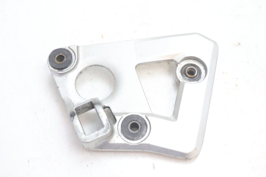 photo de PLATINE CALE PIED AVANT DROIT SUZUKI GSX F GSXF 750 (1988 - 1998) - Vue principale