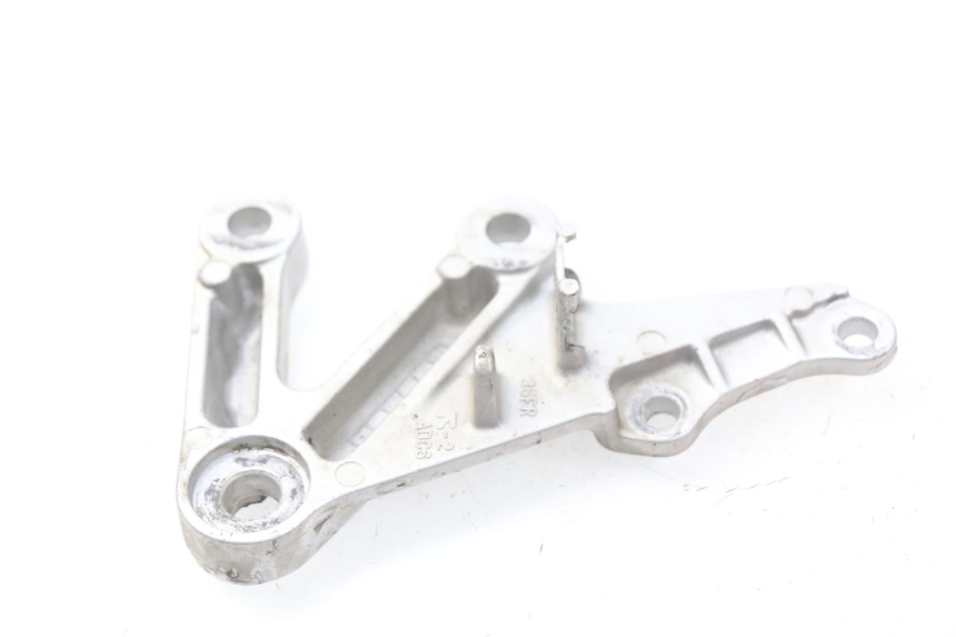 photo de PLATINE CALE PIED AVANT DROIT SUZUKI GSX-R GSXR 600 (2001 - 2003) - Zoom état d’usage