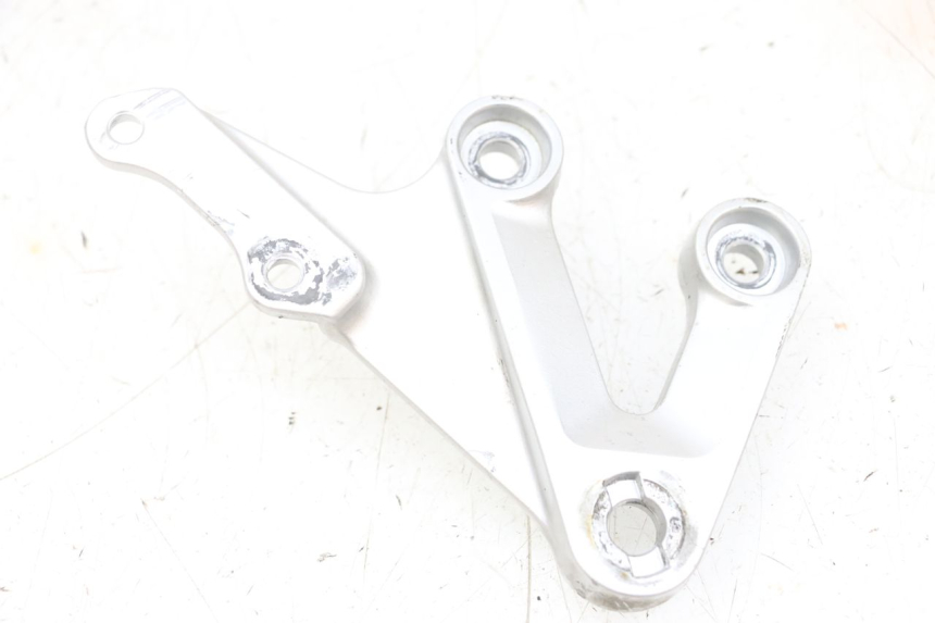 photo de PLATINE CALE PIED AVANT DROIT SUZUKI GSXR GSX-R 1000 (2003 - 2004) - Vue principale