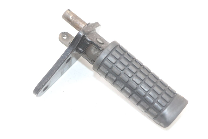 photo de PLATINE CALE PIED AVANT DROIT SUZUKI GZ MARAUDER 125 (1998 - 2004) - Vue principale