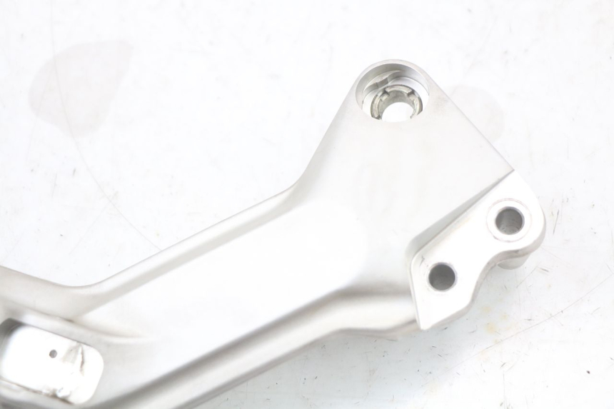 photo de PLATINE CALE PIED AVANT DROIT HUSQVARNA SVARTPILEN 401 (2018 - 2023) - Autre angle de vue