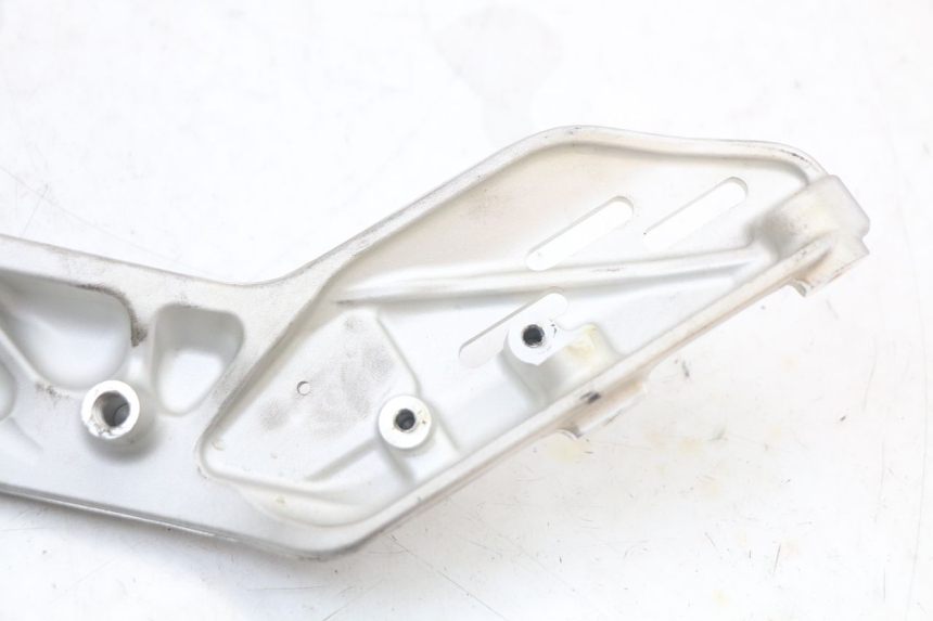 photo de PLATINE CALE PIED AVANT DROIT HUSQVARNA SVARTPILEN 401 (2018 - 2023) - État de surface