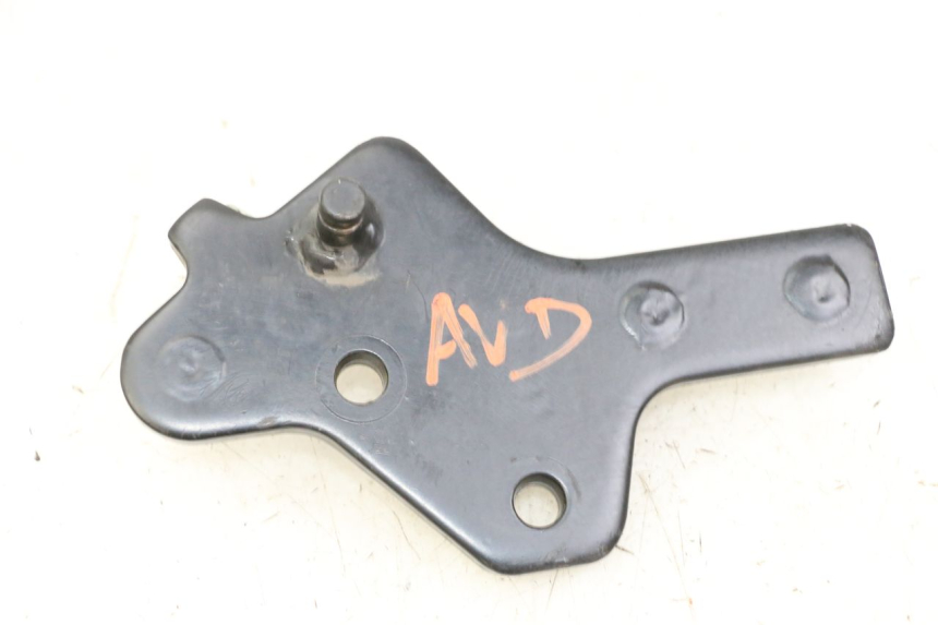 photo de PLATINE CALE PIED AVANT DROIT KEEWAY K-LIGHT KLIGHT 125 (2018 - 2025) - Détail de la pièce