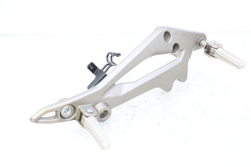 photo de PLATINE CALE PIED AVANT DROIT KIDEN KD125-G 125 (2018 - 2022) - Vue principale