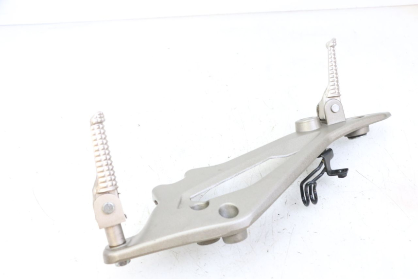 photo de PLATINE CALE PIED AVANT DROIT KIDEN KD125-G 125 (2018 - 2022) - Détail de la pièce