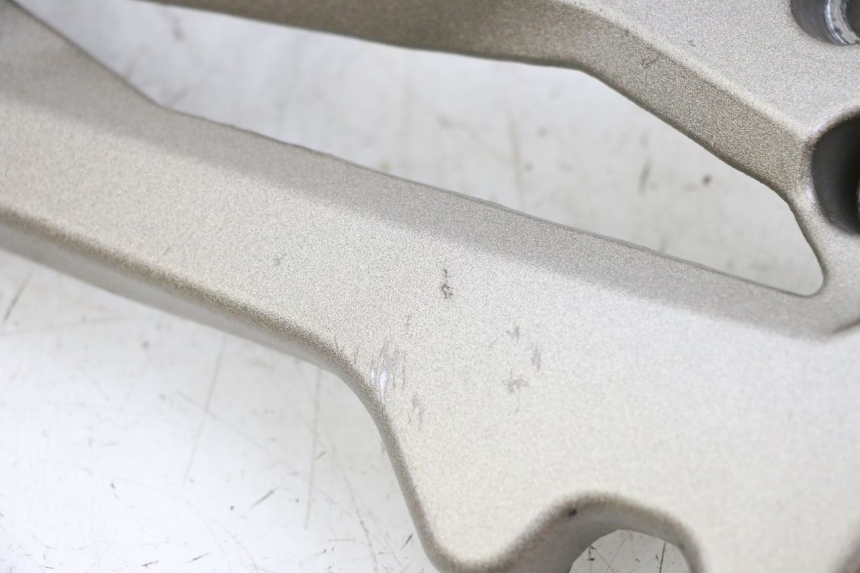 photo de PLATINE CALE PIED AVANT DROIT KIDEN KD125-G 125 (2018 - 2022) - Autre angle de vue