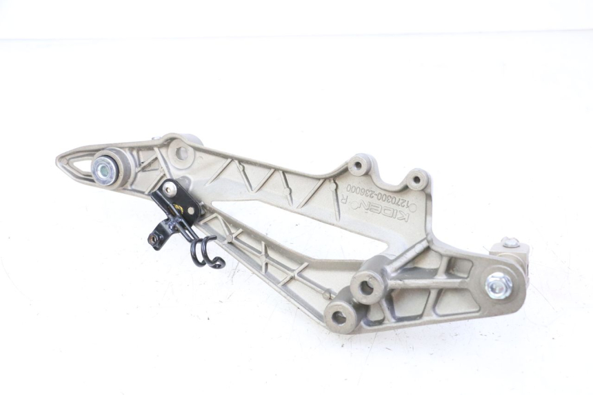 photo de PLATINE CALE PIED AVANT DROIT KIDEN KD125-G 125 (2018 - 2022) - Vue d’ensemble