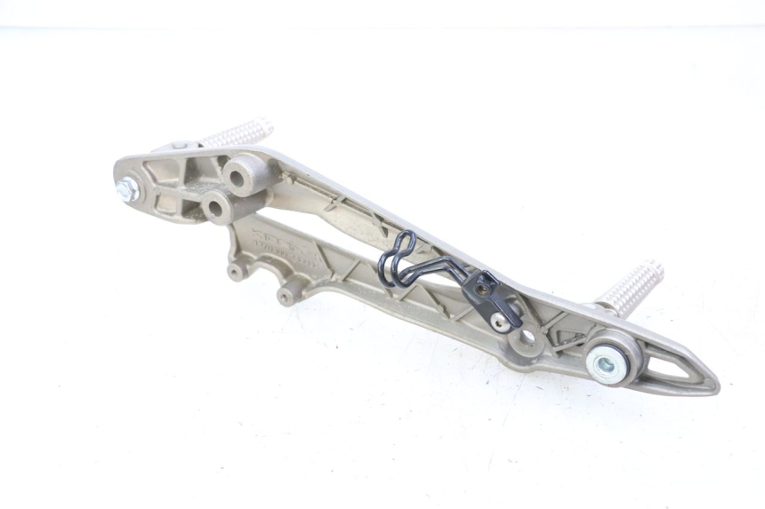 photo de PLATINE CALE PIED AVANT DROIT KIDEN KD125-G 125 (2018 - 2022) - État de surface