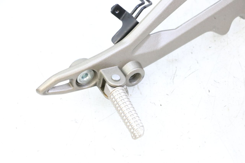 photo de PLATINE CALE PIED AVANT DROIT KIDEN KD125-G 125 (2018 - 2022) - Pièce contrôlée