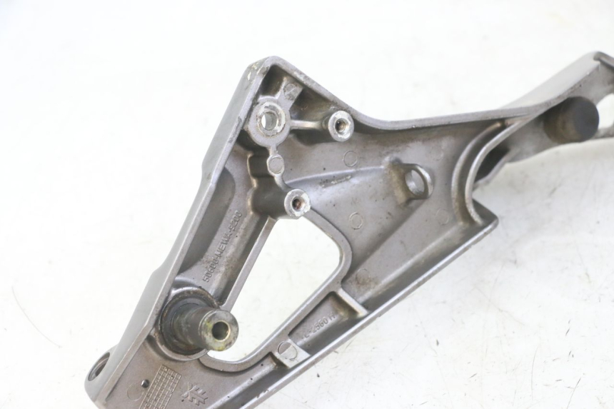 photo de PLATINE CALE PIED AVANT DROIT HONDA NTV DEAUVILLE ABS 700 (2007 - 2016) - Autre angle de vue