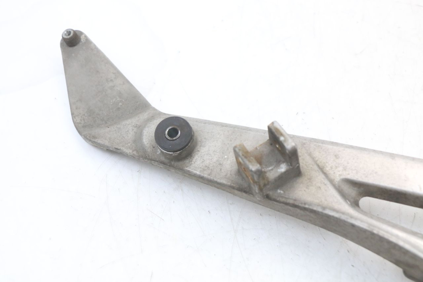 photo de PLATINE CALE PIED AVANT DROIT HONDA NTV DEAUVILLE 650 (1998 - 2001) - Détail de la pièce