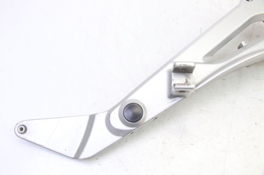 photo de PLATINE CALE PIED AVANT DROIT HONDA NTV DEAUVILLE 650 (2001 - 2006) - Détail de la pièce