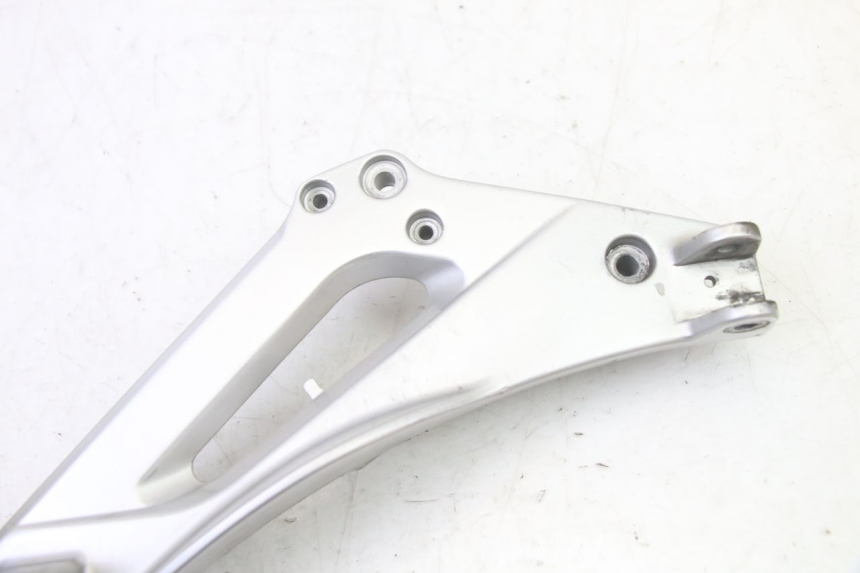 photo de PLATINE CALE PIED AVANT DROIT HONDA NTV DEAUVILLE 650 (2001 - 2006) - Zoom état d’usage