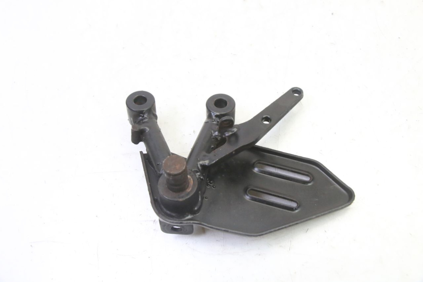 photo de PLATINE CALE PIED AVANT DROIT MAG POWER R-STREET 50 (2016 - 2025) - Zoom état d’usage