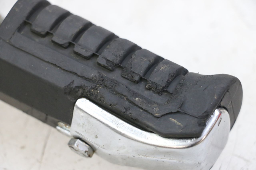 photo de PLATINE CALE PIED AVANT DROIT REGAL RAPTOR RAXTER 2 125 (2007 - 2015) - Zoom état d’usage