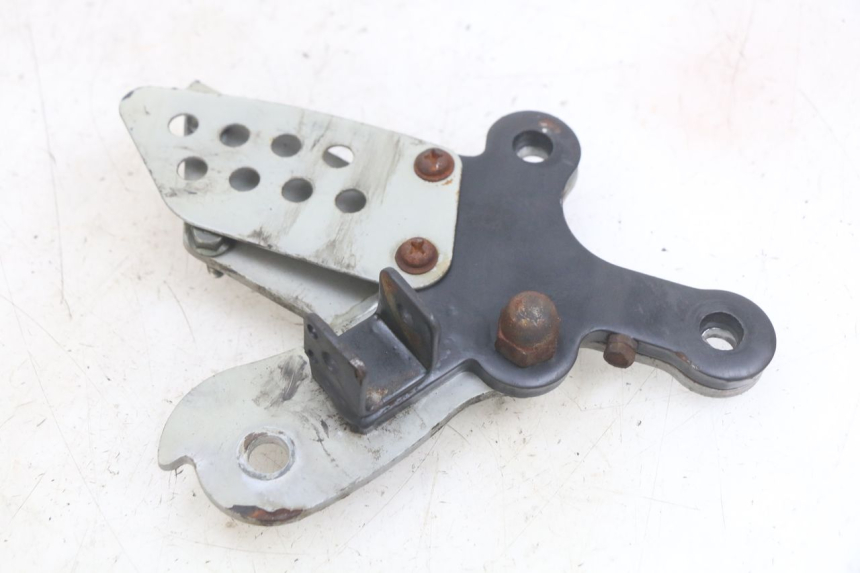 photo de PLATINE CALE PIED AVANT DROIT YAMASAKI ROADSTER 50 (2013 - 2018) - Vue principale