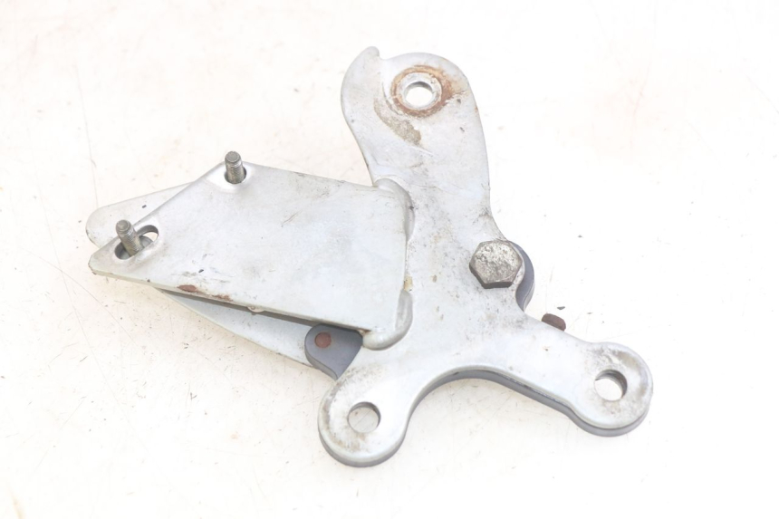 photo de PLATINE CALE PIED AVANT DROIT YAMASAKI ROADSTER 50 (2013 - 2018) - Zoom état d’usage