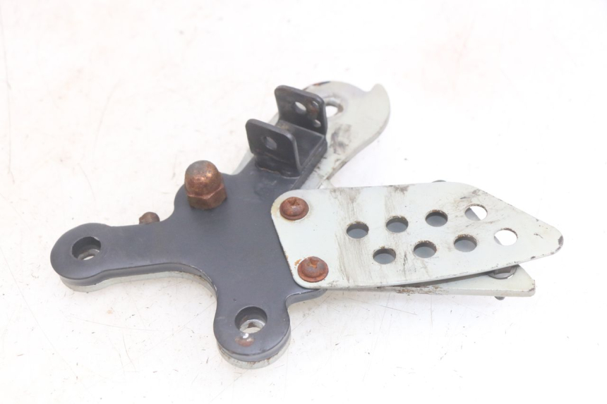 photo de PLATINE CALE PIED AVANT DROIT YAMASAKI ROADSTER 50 (2013 - 2018) - Autre angle de vue