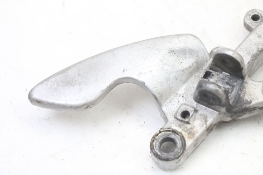 photo de PLATINE CALE PIED AVANT DROIT APRILIA RS 50 (1999 - 2005) - Détail de la pièce